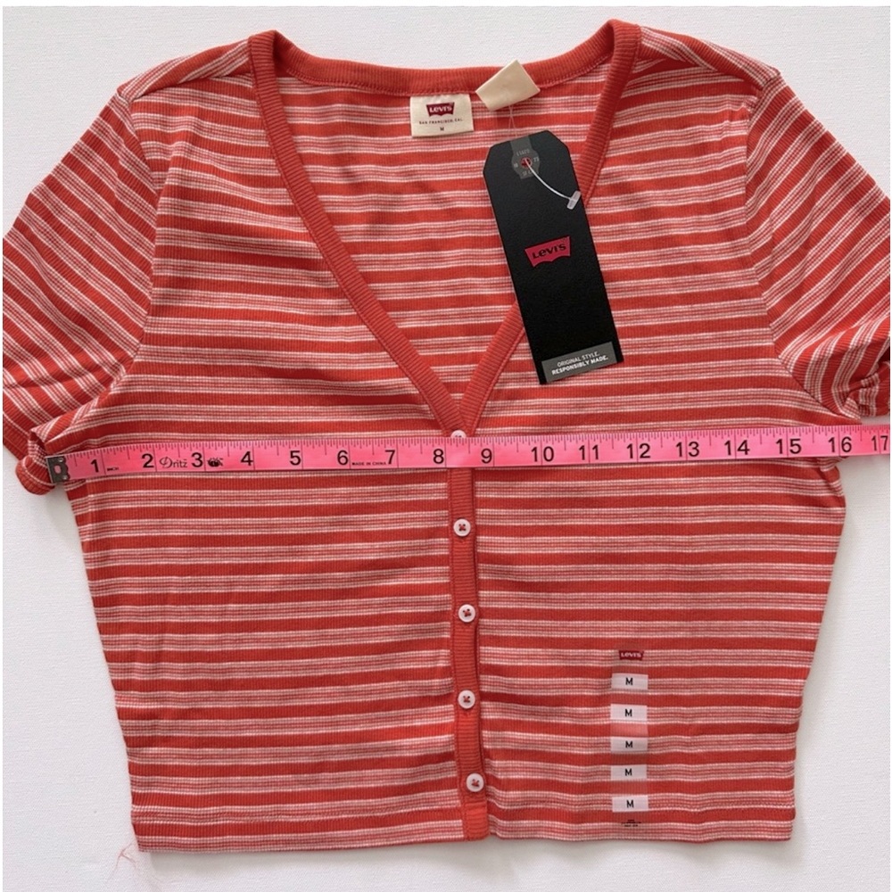🆕️ Levi’s Ribbed Buttoned T-Shirt. - Picture 7 of 8